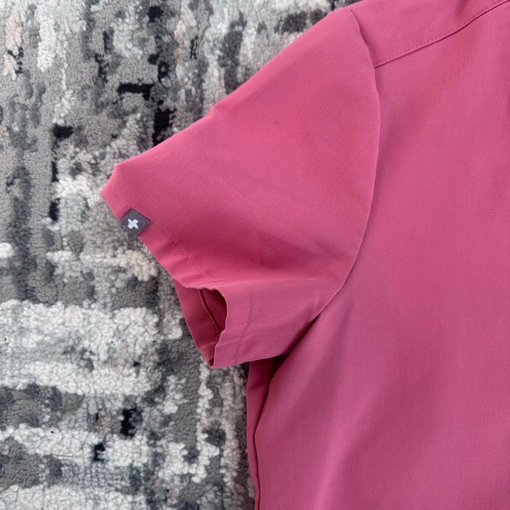 Figs scrubs pink Casma Top Figs - Picture 4 of 6